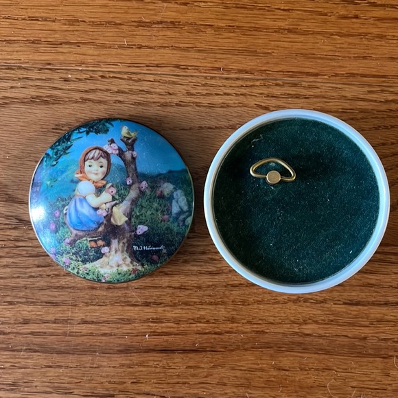 Vintage M.I. Hummel 'Apple Tree Girl' Porcelain Keepsake Music Box #C5444 - Picture 2 of 6